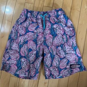 Vineyard Vines Boys' Printed Chappy Swim Trunks Size Small (8-10) pink/blue.